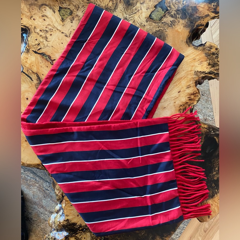 Burberry| Silk & Wool scarf| Great Condition. - Picture 5 of 6
